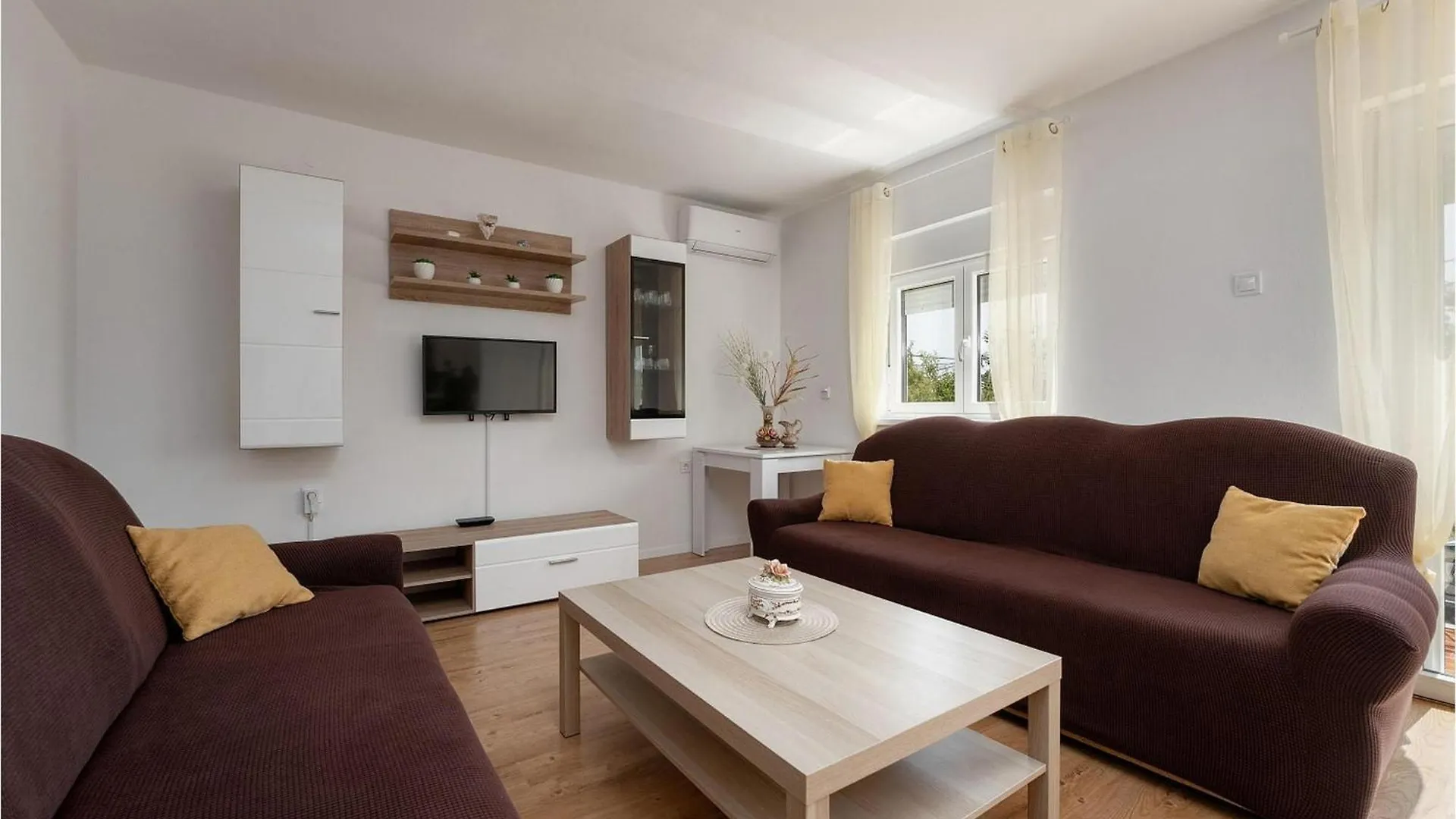 App Laura Villa Porec